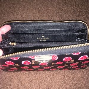 KATE SPADE ZIPPER WALLET